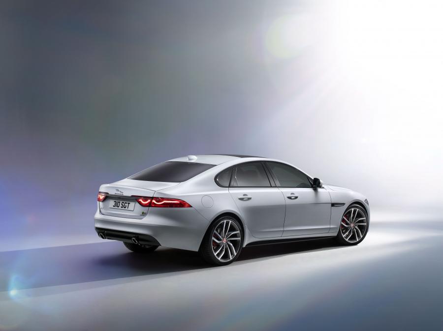  Jaguar XF S AWD 2015 года  (фото 4 из 43)